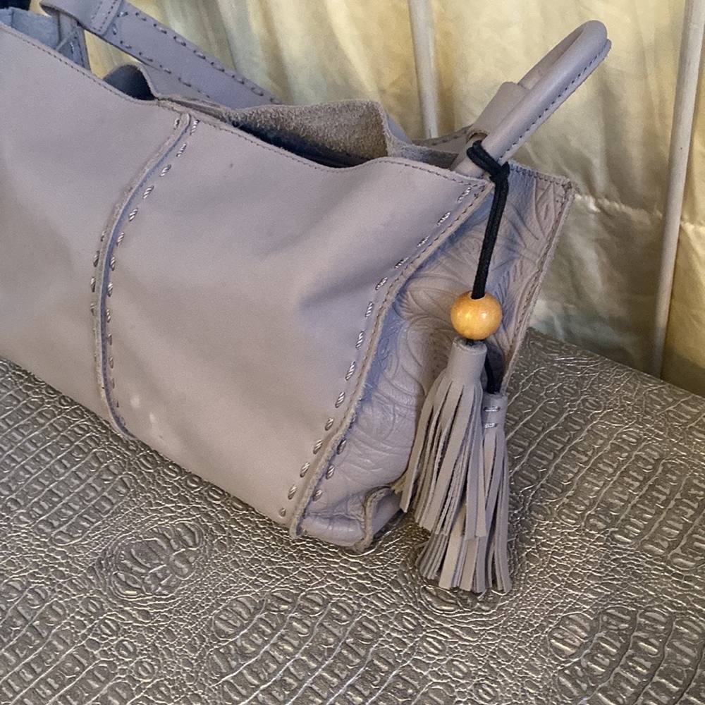 Leather handbag Sak 18” w x 9” deep 16” handle Loop on ea side 4 1/2”